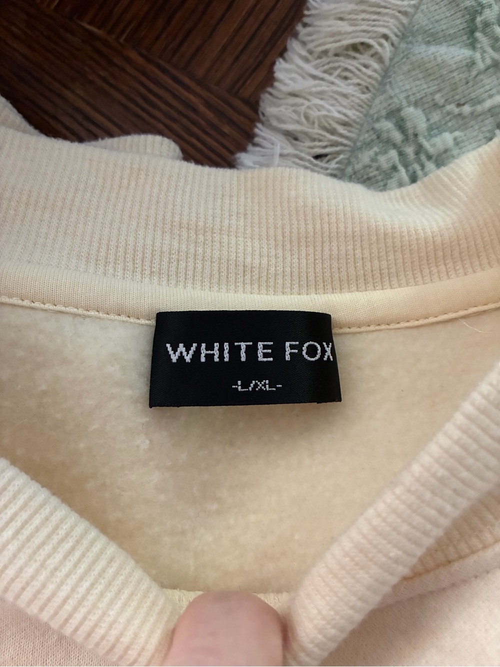 Like new White Fox crewneck 🔥 - Picture 6 of 6